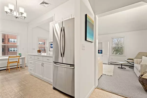 Marblehead, MA 01945,27 Rowland St #2