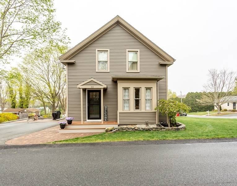 55 Davis St, Somerset, MA 02726