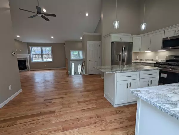 Charlton, MA 01507,62 Colburn Rd