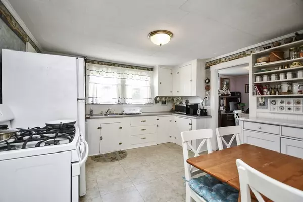 Uxbridge, MA 01569,16 Yale Street