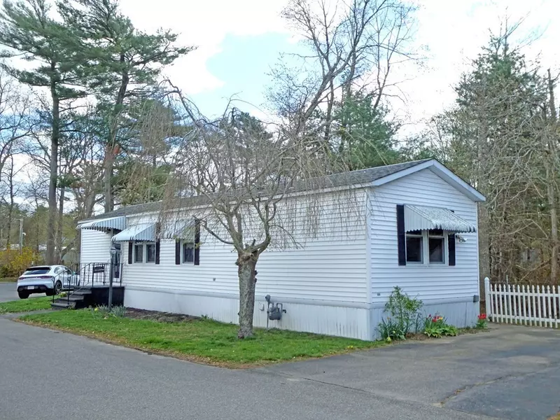 11 Roberts Drive, Middleboro, MA 02346