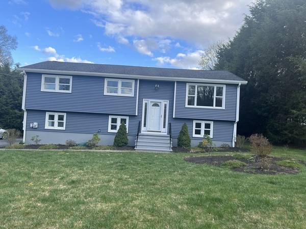 10 Lynn Lane, Dudley, MA 01571