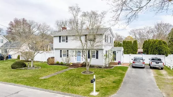 Fairhaven, MA 02719,15 Blossom Street