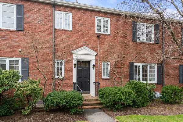 8 Still St #8, Brookline, MA 02446