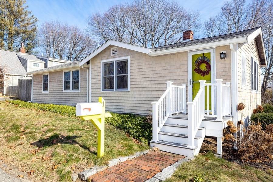 1 Winona Way, Hingham, MA 02043