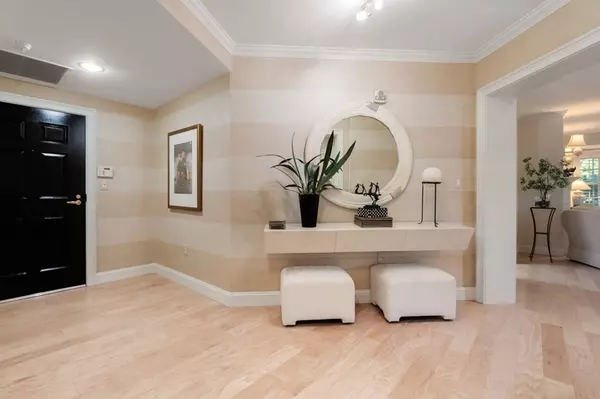 Newton, MA 02459,350 Boylston St #302