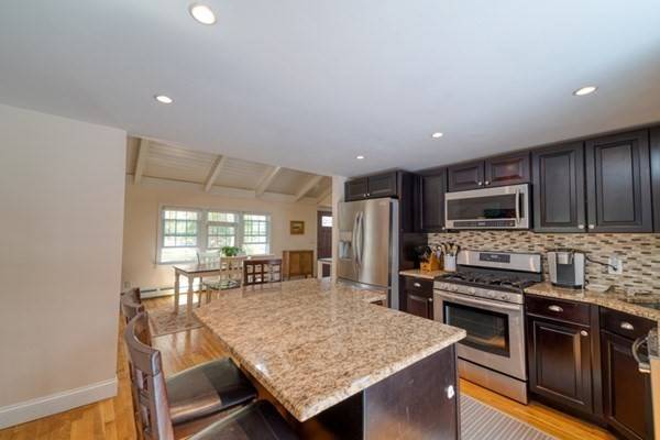 Mashpee, MA 02649,7 Elm Ln