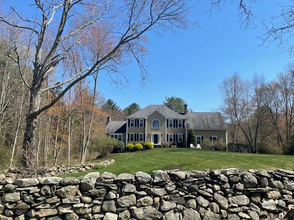 34 Quissett Road, Mendon, MA 01756