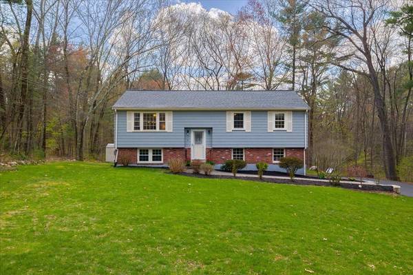 2 Whalen Rd, Hopkinton, MA 01748