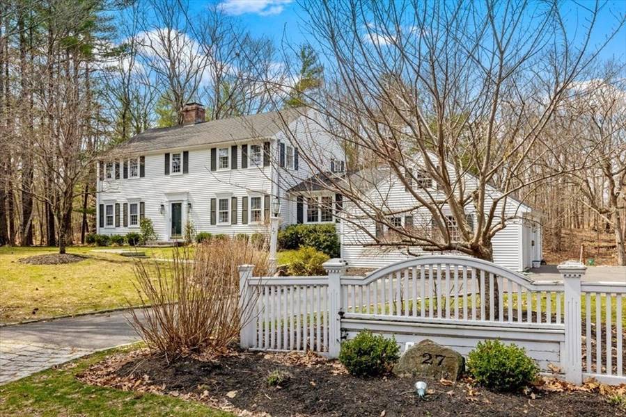 27 Wanders Dr, Hingham, MA 02043