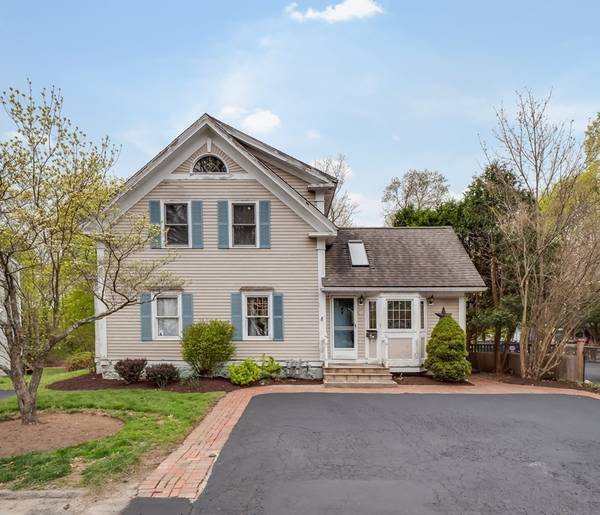 38 Pleasant St, Plainville, MA 02762