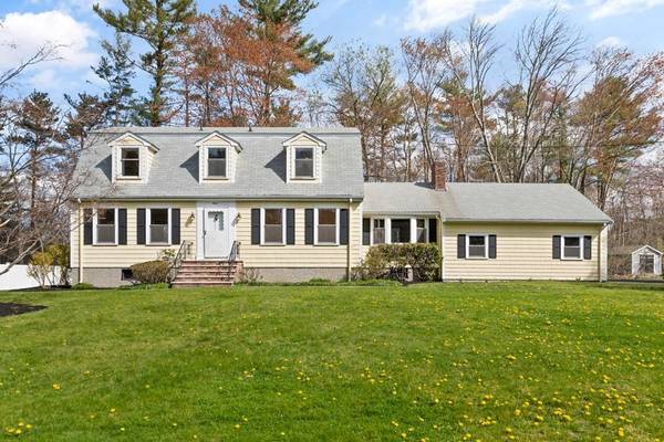 3 Fall Ln, Canton, MA 02021