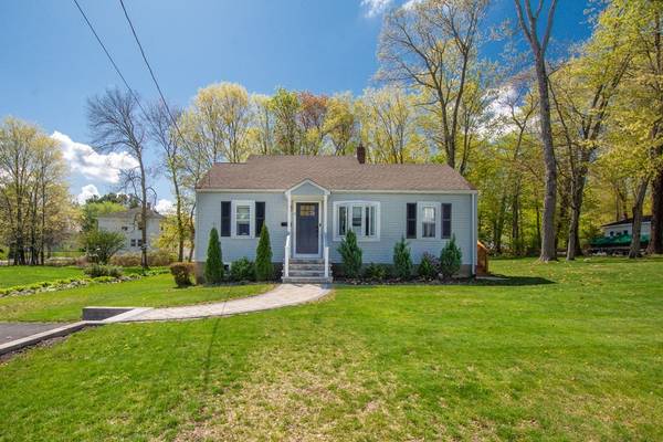 4 Glenwood Ave, Foxboro, MA 02035