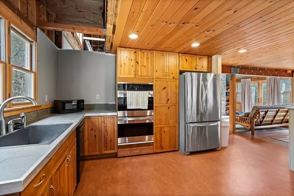 Carlisle, MA 01741,846 Maple Street