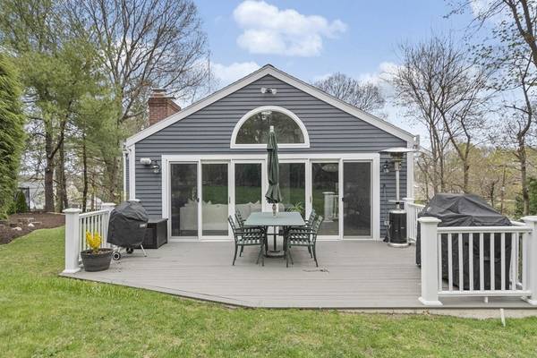 215 Greendale Ave, Needham, MA 02494