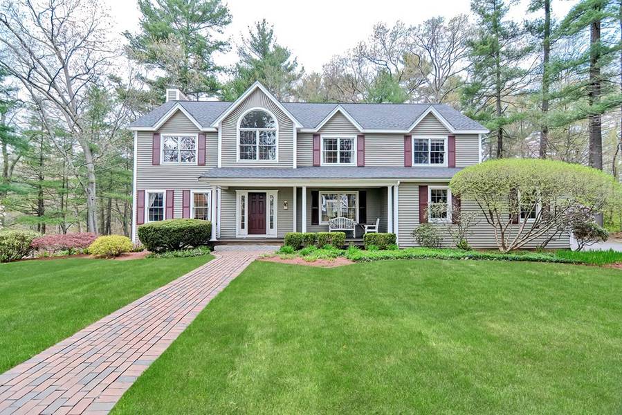 75 Oak Pt, Wrentham, MA 02093