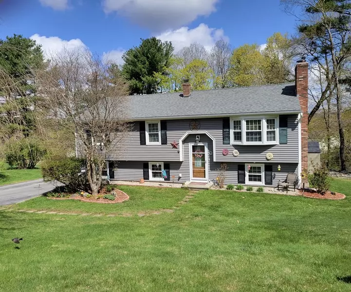 19 Surrey Ln, Southbridge, MA 01550