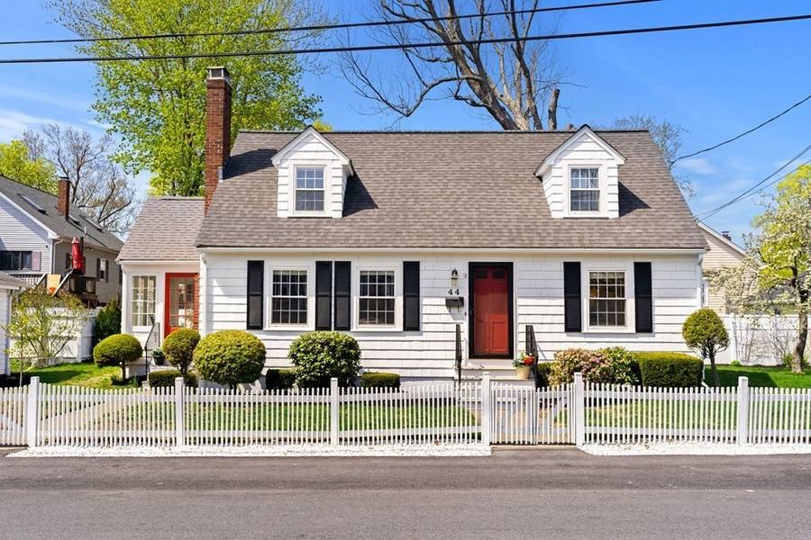 44 Bayview St, Weymouth, MA 02191