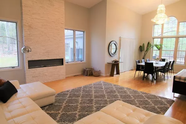 Southwick, MA 01077,7 Reservoir Rd