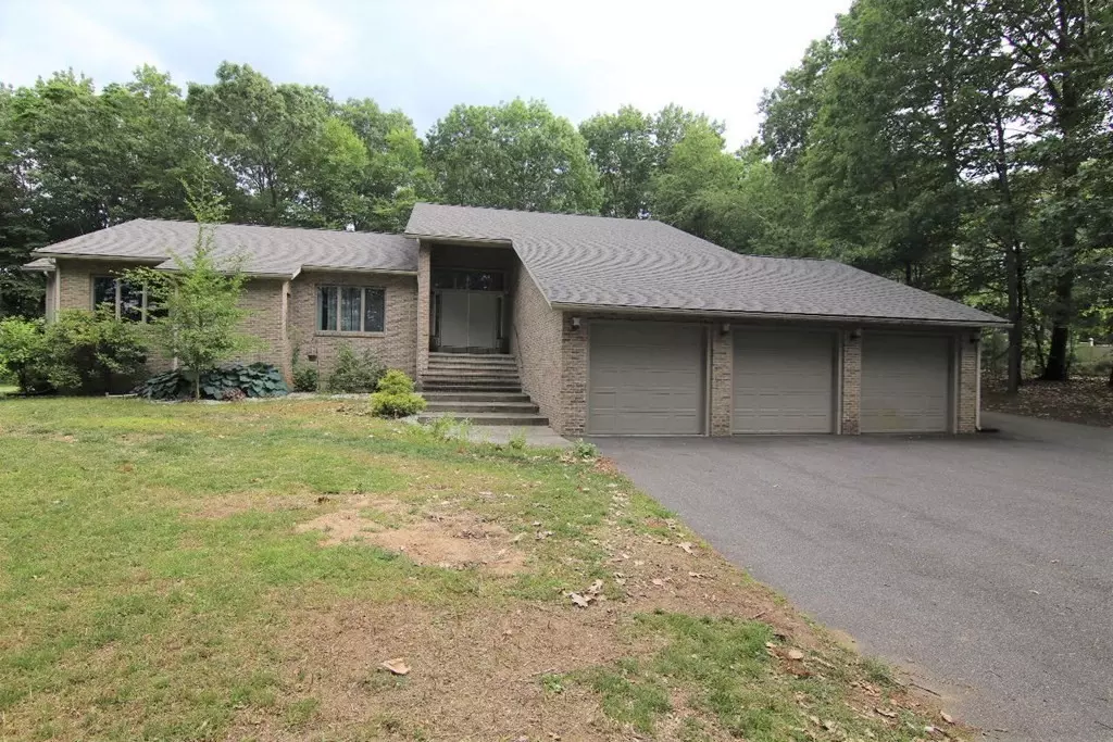 Southwick, MA 01077,7 Reservoir Rd