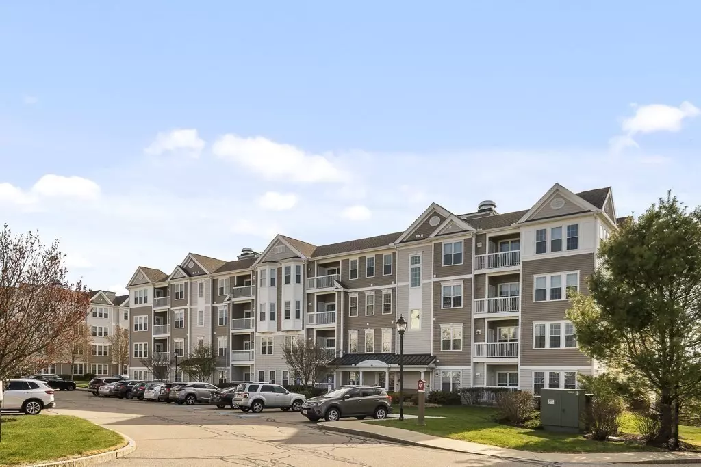 Waltham, MA 02452,87 Clocktower Dr #308