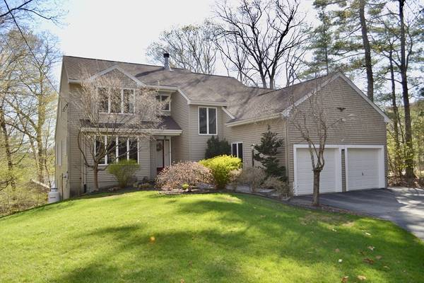 38 Lincoln Point Road, Charlton, MA 01507