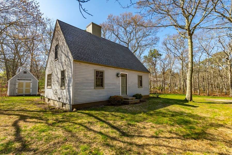 90 Holly Tree Lane, Tisbury, MA 02568