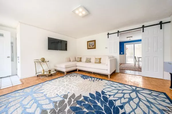 Sandwich, MA 02644,1 Pony Ln