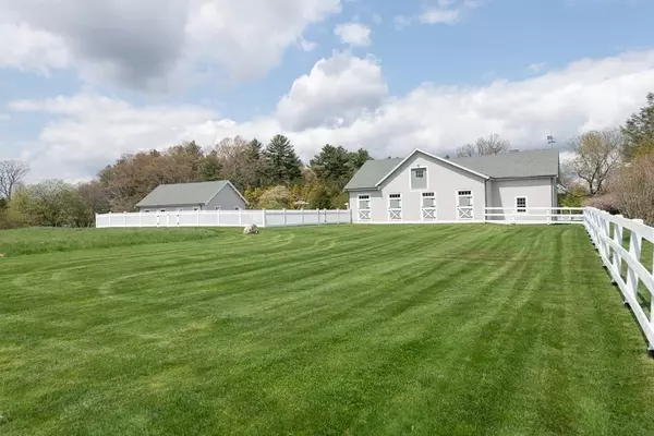 Weston, MA 02493,102 Wellesley Street