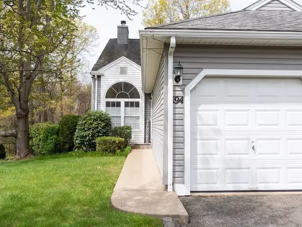 Agawam, MA 01001,194 Brookfield Ln #194