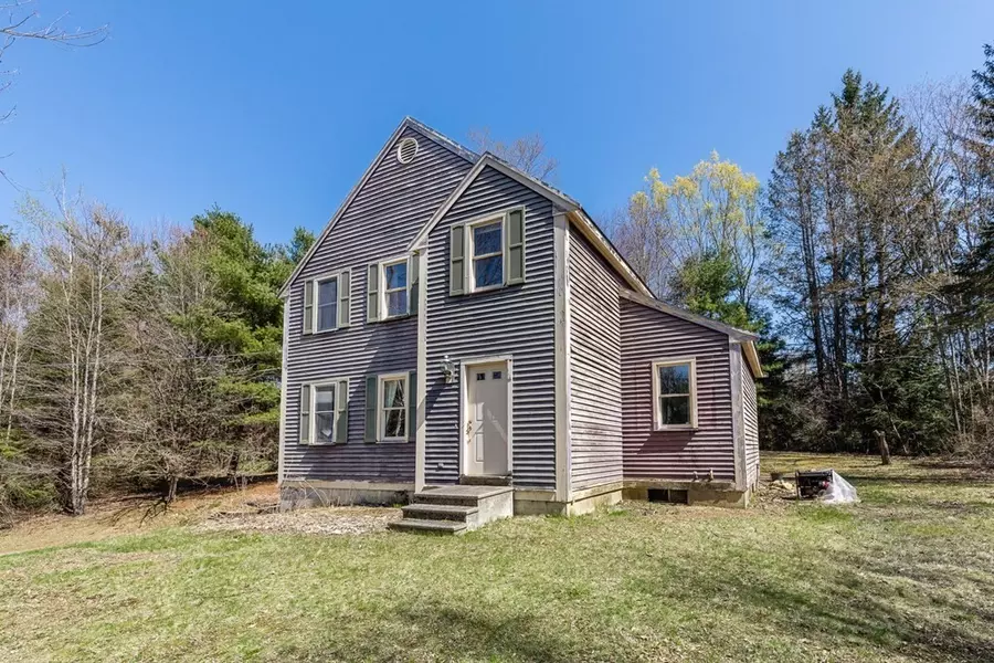 27 Natty Pond Dr, Hubbardston, MA 01452