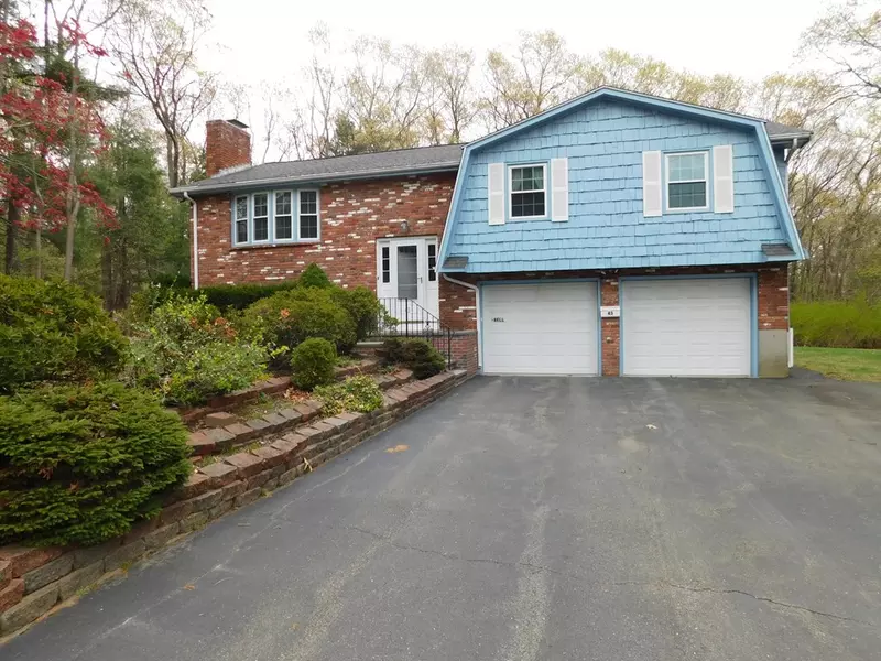 43 Maple St, Plainville, MA 02762