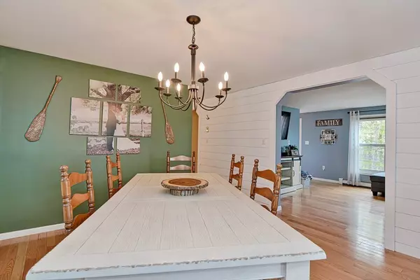 Sutton, MA 01590,66 Buttonwood Ave