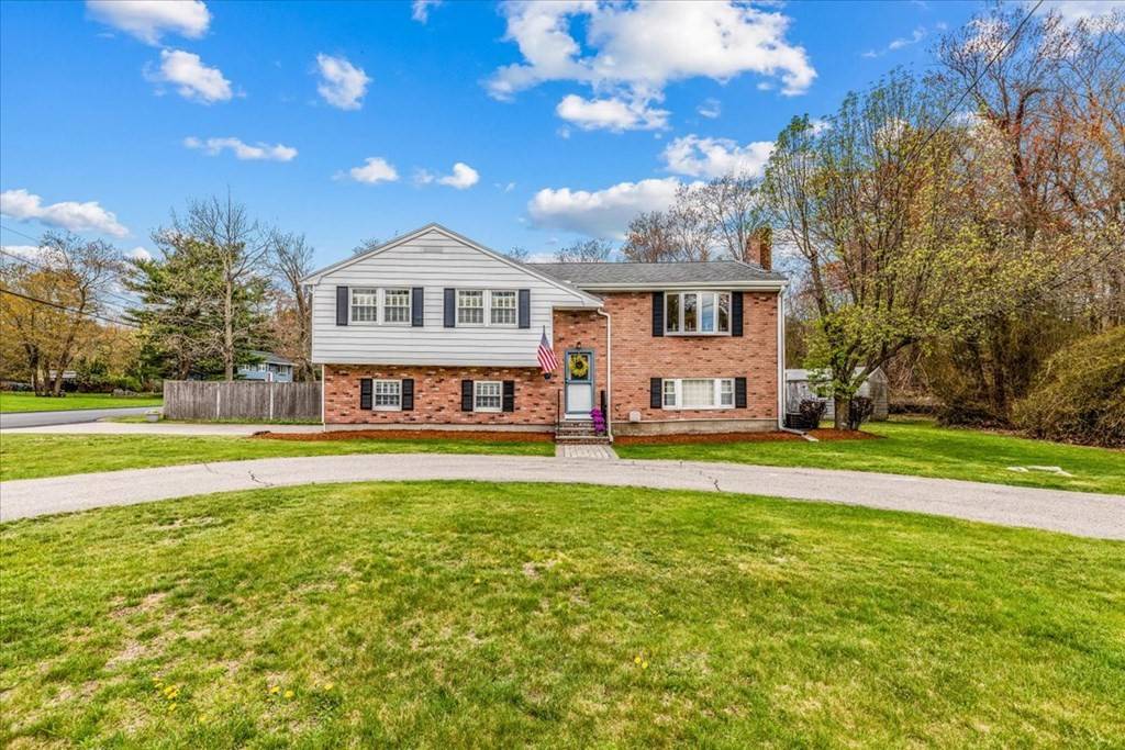 8 Stonewood Drive, Canton, MA 02021