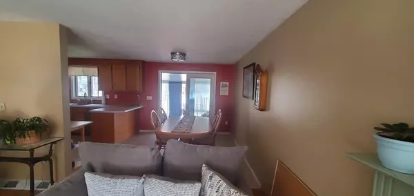 Nashua, NH 03062,4 Heidi Ln