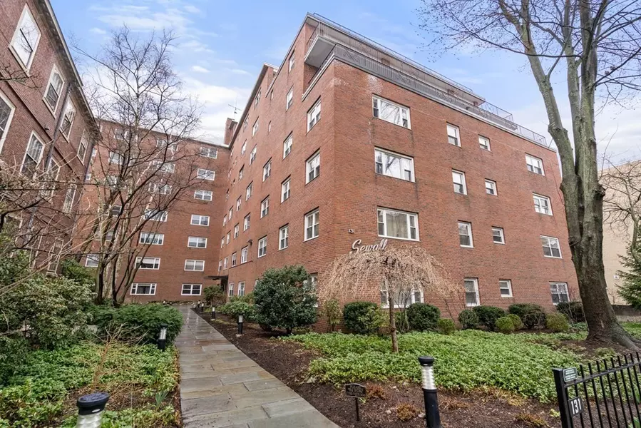 131 Sewall Ave #33, Brookline, MA 02446