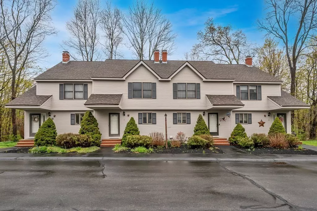 Merrimac, MA 01860,17 Carriage Ct #17