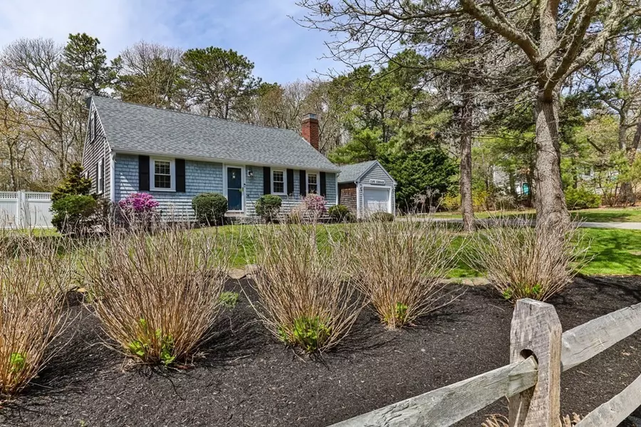 4 Forsythia Dr, Harwich, MA 02645