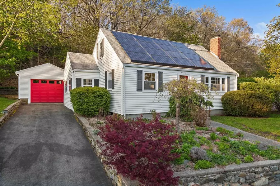120 Hanian Dr, Weymouth, MA 02189