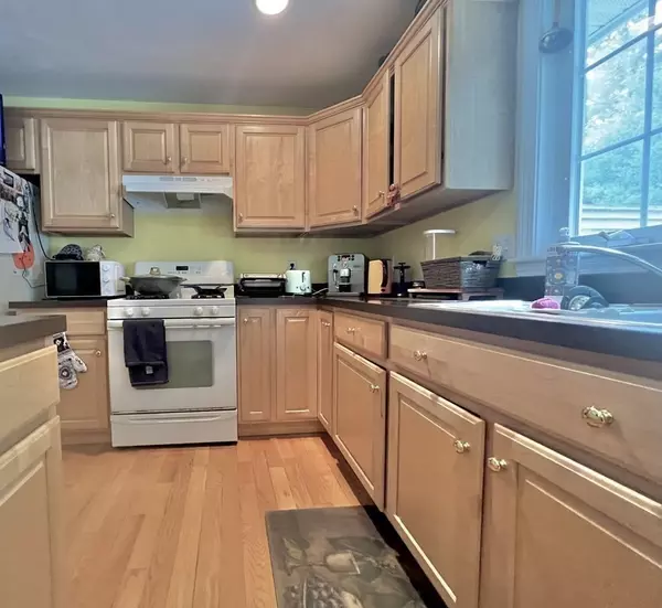 Ayer, MA 01432,184 West Main Street #B2