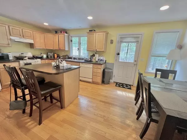 Ayer, MA 01432,184 West Main Street #B2