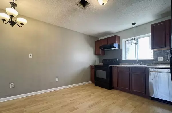 Fall River, MA 02720,5455 N Main St #4E