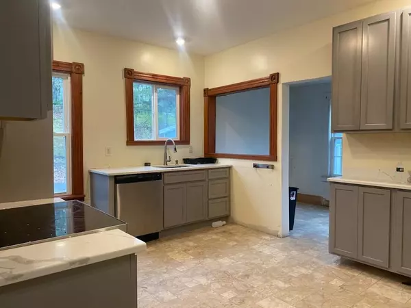 Athol, MA 01331,124 Prospect St