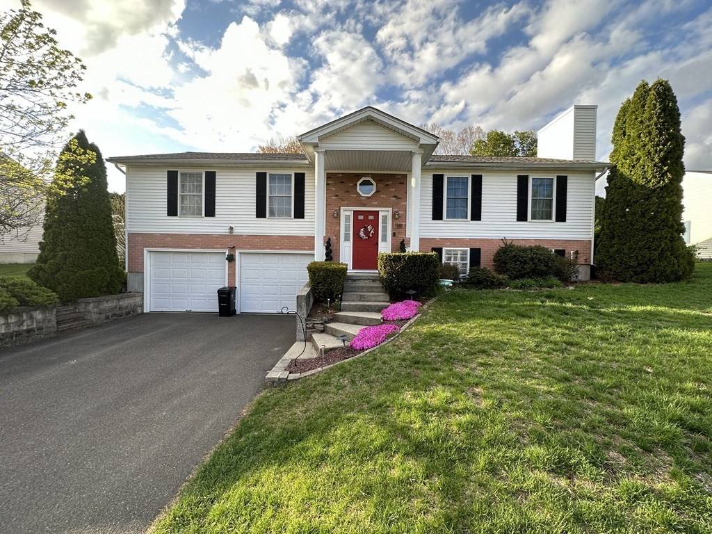 68 Lariviere Dr, Chicopee, MA 01020