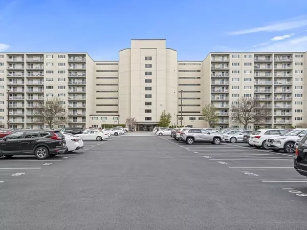 Quincy, MA 02169,200 Cove Way #606