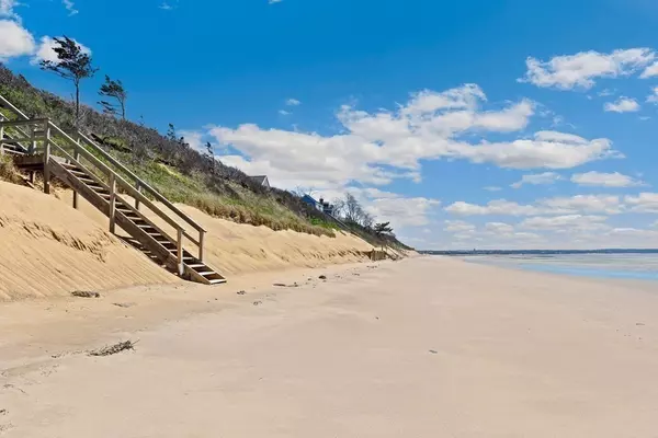 Eastham, MA 02642,17 Beach Plum Lane