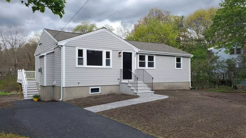 11 Edith Rd, Hudson, MA 01749