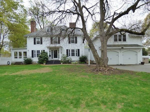 725 Salem St, Lynnfield, MA 01940