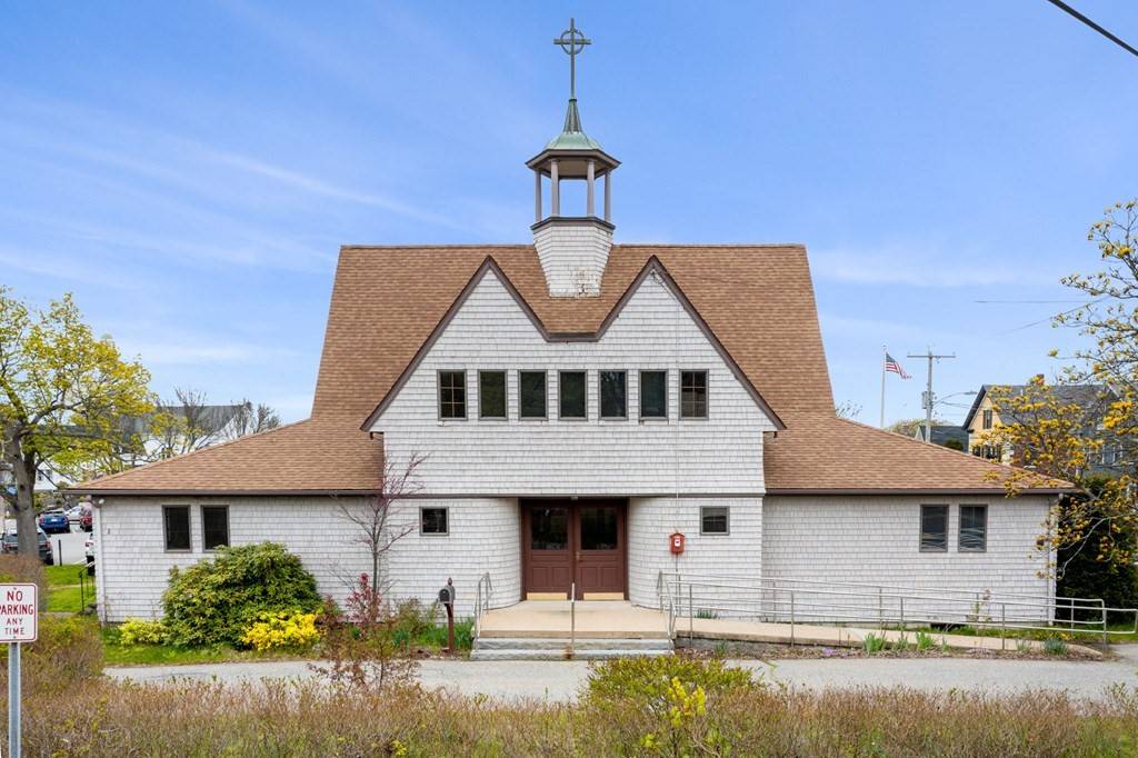 36 Broadway, Rockport, MA 01966