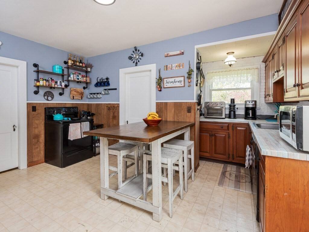 Auburn, MA 01501,14 Park St